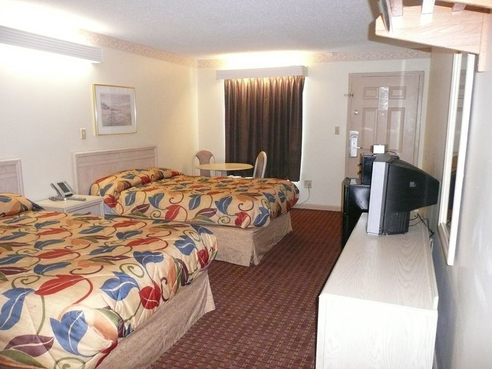 Southern Inn Lumberton Room photo